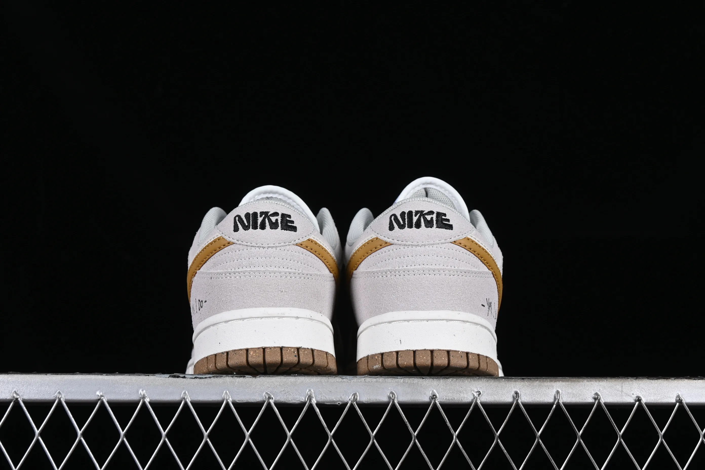 All Categories Nk SB Dunk Series Nk SB Dunk Low Low-top sneakers Cost-effective version Nk SB Dunk Low "85" double hook SB low-top sports and leisure sneakers DO9457-105
